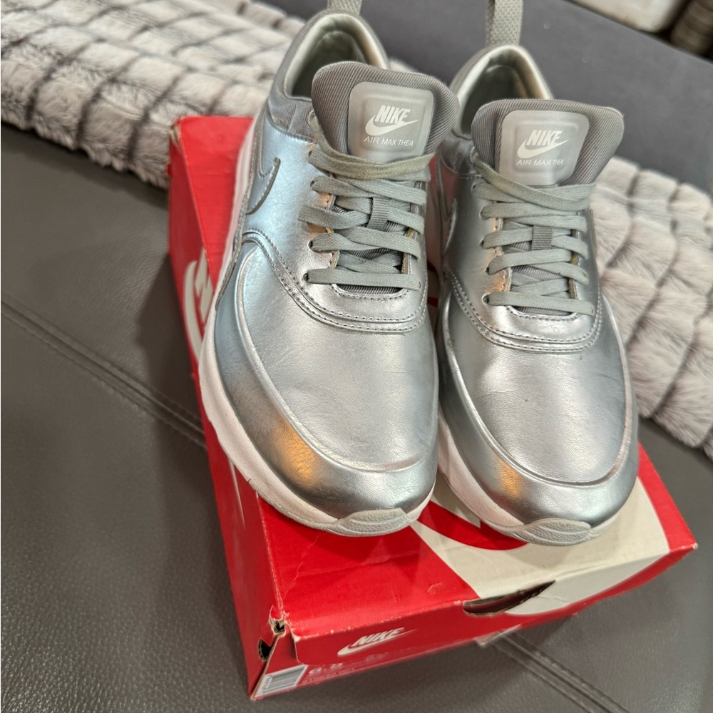 Vintage collection 
W Nike Air Max Thea Metallic 6.5 Metallic Silver